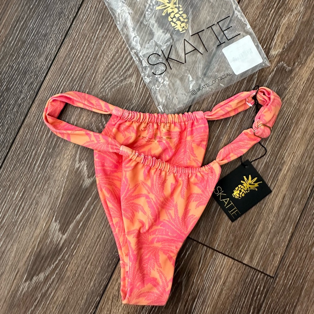 SKATIE ✨ Boca print bottoms 🌴